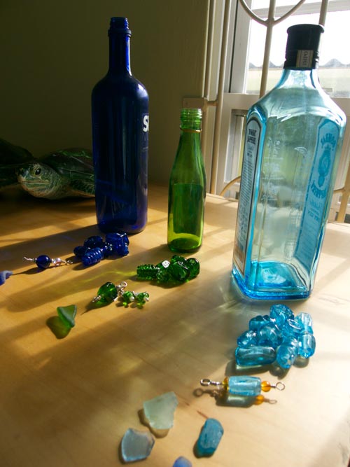 The blue and green glass of liquor bottles make great jewelry that can help support turtle conservation.